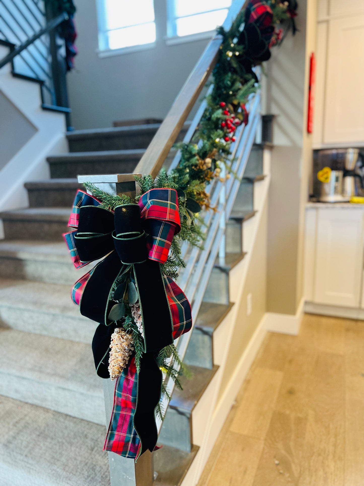 Custom Design 9ft Pre-Lit Garland - Battery operated