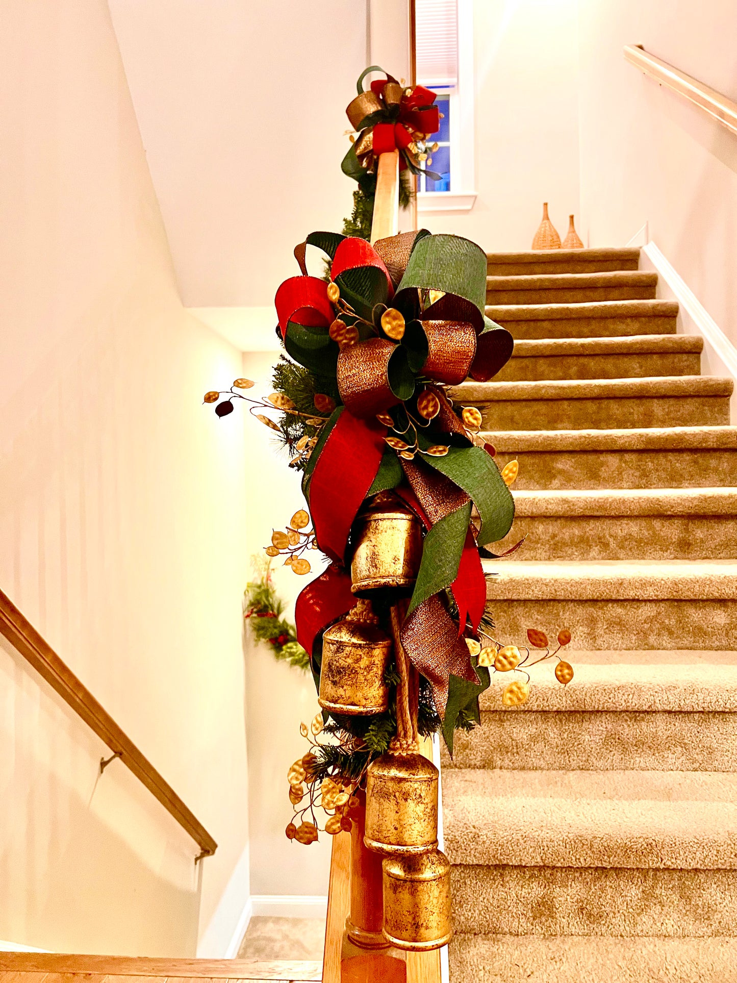 Custom Design 9ft Pre-Lit Garland - Battery operated
