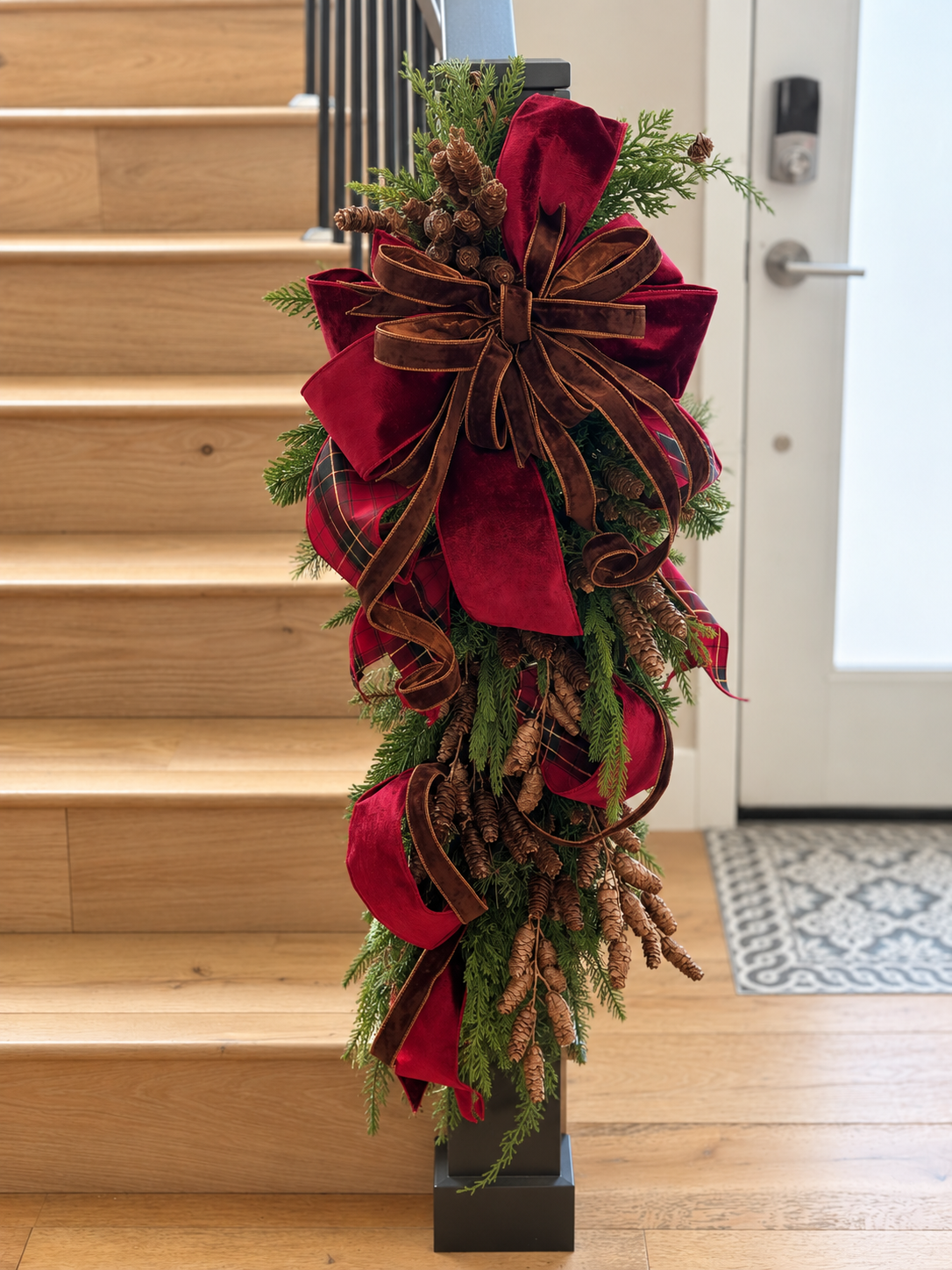 36" Cashmere LED Teardrop Swag – Handcrafted Holiday Design